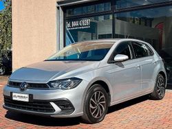 Grigio Usata 2024 VW Polo Life Tre volumi | 20.900 € (Buon prezzo)