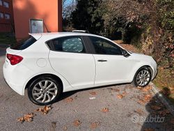 Usata 2016 Alfa Romeo Giulietta Tre volumi | 9900 € (Buon prezzo)