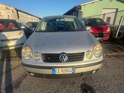 Argento Usata 2003 VW Polo Comfortline Tre volumi | 1690 € (Buon prezzo)