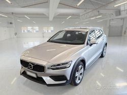 Grigio Usata 2020 Volvo V60 CC Business Edition Station wagon | 21.400 € (Buon prezzo)