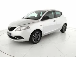 Grigio perla met Usata 2017 Lancia Ypsilon Gold Due volumi | 8500 € (Buon prezzo)