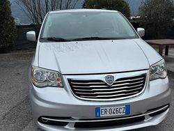 Usata 2013 Lancia Voyager Platinum Monovolume | 12.900 € (Cara)