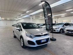 Grigio Usata 2013 Kia Rio EX Tre volumi | 3900 € (Buon prezzo)
