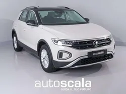 Beige metallizzato Usata 2023 VW T-Roc Life SUV | 21.990 € (Buon prezzo)