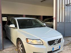 Argento Usata 2011 Volvo V50 R-Design Station wagon | 4900 € (Cara)