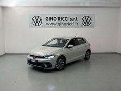Beige Usata 2023 VW Polo Life Tre volumi | 16.900 € (Buon prezzo)