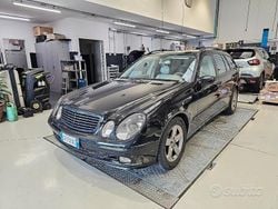 Nero Usata 2004 Mercedes E270 Station wagon | 4000 € (Ottimo prezzo)