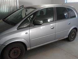 Grigio Usata 2009 Opel Meriva Monovolume | 2000 € (Cara)