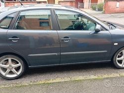 Grigio Usata 2007 Seat Ibiza Tre volumi | 2200 € (Buon prezzo)