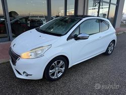 Bianco Usata 2013 Peugeot 208 Allure Due volumi | 5700 € (Buon prezzo)