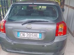 Grigio Usata 2004 Toyota Corolla Tre volumi | 2500 € (Buon prezzo)