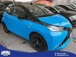 Azzurro Usata 2015 Toyota Aygo X-pure Due volumi | 9500 € (Buon prezzo)