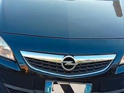 Nero Usata 2011 Opel Astra Tre volumi | 4000 € (Buon prezzo)
