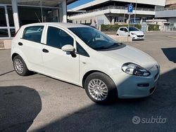 Bianco Usata 2017 Fiat Punto Street Tre volumi | 5800 € (Buon prezzo)