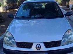 Grigio Usata 2003 Renault Clio II Expression Tre volumi | 1700 € (Ottimo prezzo)