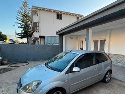 Grigio Usata 2008 Ford Fiesta Tre volumi | 3300 €
