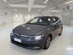 Grigio Usata 2022 VW Golf VIII Style Tre volumi | 23.450 € (Buon prezzo)