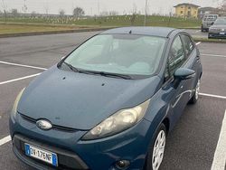 Blu Usata 2009 Ford Fiesta Tre volumi | 4590 € (Buon prezzo)