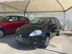 Nero Usata 2009 Fiat Grande Punto Dynamic Due volumi | 2000 € (Buon prezzo)