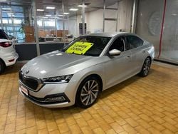 Argento brillante / metallizzato Usata 2021 Skoda Octavia Style Tre volumi | 22.900 € (Buon prezzo)