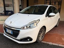 Bianco Usata 2017 Peugeot 208 Allure Due volumi | 8900 € (Buon prezzo)