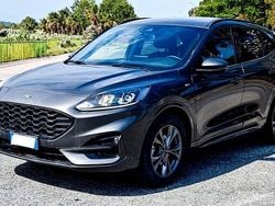 Grigio Usata 2022 Ford Kuga ST-Line SUV | 23.300 € (Buon prezzo)