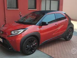 Rosso Usata 2023 Toyota Aygo Lounge Due volumi | 16.900 € (Buon prezzo)