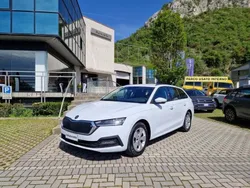 Bianco Usata 2021 Skoda Octavia Executive Station wagon | 17.300 € (Buon prezzo)