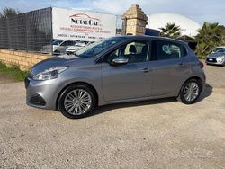 Grigio Usata 2019 Peugeot 208 GT-line Due volumi | 10.600 € (Buon prezzo)