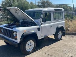Bianco Usata 1987 Land Rover Defender Due volumi | 27.000 €