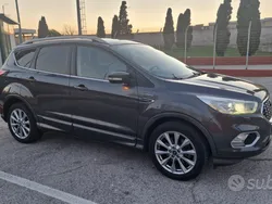 Grigio Usata 2019 Ford Kuga Vignale SUV | 17.000 € (Buon prezzo)