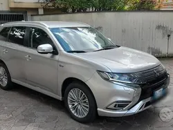 Usata 2020 Mitsubishi Outlander P-HEV SUV | 18.500 €