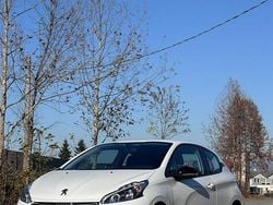 Bianco Usata 2013 Peugeot 208 Active Due volumi | 4990 € (Buon prezzo)