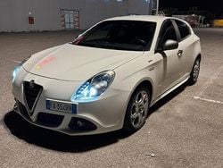 Bianco Usata 2015 Alfa Romeo Giulietta Tre volumi | 8000 € (Ottimo prezzo)