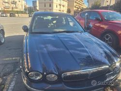 Blu Usata 2004 Jaguar X-type Tre volumi | 2500 € (Ottimo prezzo)