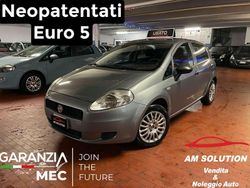 Grigio Usata 2012 Fiat Punto Tre volumi | 4950 € (Buon prezzo)
