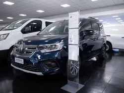 Blu Nuova 2024 Renault Kangoo Techno Monovolume | 33.960 € (Cara)