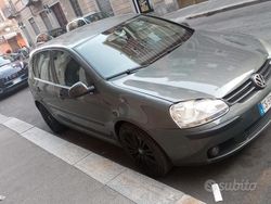 Grigio Usata 2004 VW Golf IV Comfortline Tre volumi | 2000 € (Buon prezzo)