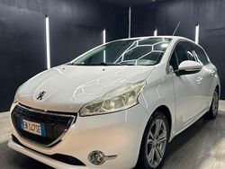 Bianco Usata 2012 Peugeot 208 Allure Due volumi | 6300 € (Buon prezzo)