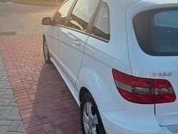 Bianco Usata 2011 Mercedes 180 Tre volumi | 3500 €