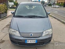 Grigio Usata 2008 Fiat Idea Monovolume | 2400 € (Buon prezzo)