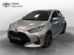 Grigio Usata 2022 Toyota Yaris Hybrid Trend Tre volumi | 17.400 € (Buon prezzo)