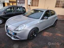 Grigio Usata 2012 Alfa Romeo Giulietta Exclusive Tre volumi | 6500 € (Buon prezzo)