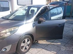 Grigio Usata 2009 Renault Scénic Monovolume | 2200 €