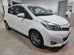 Bianco Usata 2014 Toyota Yaris Lounge Tre volumi | 7200 € (Buon prezzo)
