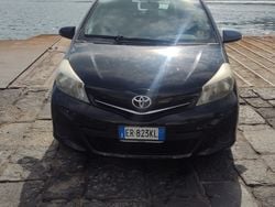Nero Usata 2013 Toyota Yaris Tre volumi | 6400 € (Buon prezzo)