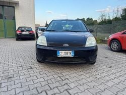 Nero Usata 2005 Ford Fiesta Ghia Tre volumi | 1400 € (Buon prezzo)