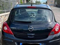 Usata 2007 Opel Corsa Enjoy Tre volumi | 2600 € (Buon prezzo)