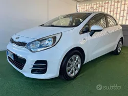 Bianco Usata 2016 Kia Rio Tre volumi | 6999 € (Buon prezzo)