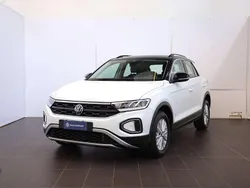 Pure white deep black perlato Usata 2022 VW T-Roc Life SUV | 19.200 € (Buon prezzo)